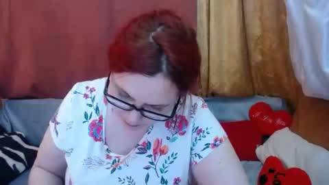Snapshot of foxydesiree chatting on May 11, 10:43 am foxydesiree online show from May 11, 10:43 am