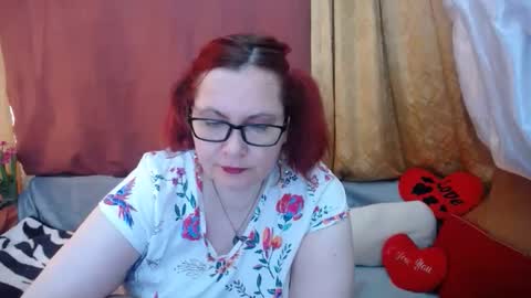 Snapshot of foxydesiree chatting on May 19, 9:59 am foxydesiree online show from May 19, 9:59 am