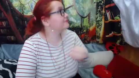 Snapshot of foxydesiree chatting on May 22, 10:48 pm foxydesiree online show from May 22, 10:48 pm