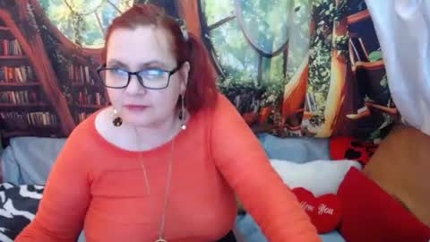 Snapshot of foxydesiree chatting on May 23, 10:52 am foxydesiree online show from May 23, 10:52 am