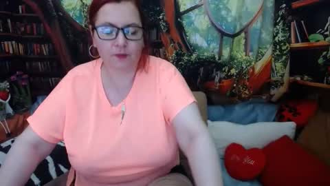 Snapshot of foxydesiree chatting on May 24, 6:13 pm foxydesiree online show from May 24, 6:13 pm