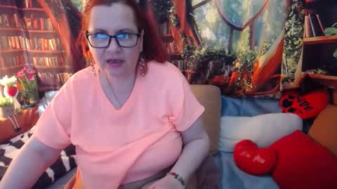 Snapshot of foxydesiree chatting on May 26, 2:13 pm foxydesiree online show from May 26, 2:13 pm