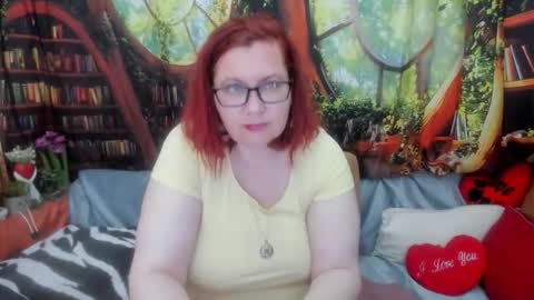 Snapshot of foxydesiree chatting on May 31, 8:32 pm foxydesiree online show from May 31, 8:32 pm