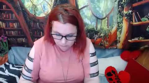 Snapshot of foxydesiree chatting on June 6, 7:46 am foxydesiree online show from June 6, 7:46 am