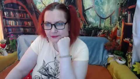 Snapshot of foxydesiree chatting on June 8, 3:01 pm foxydesiree online show from June 8, 3:01 pm