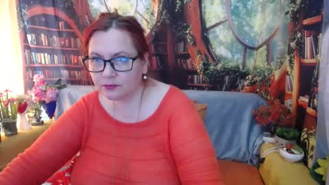 Snapshot of foxydesiree chatting on June 12, 1:43 pm foxydesiree online show from June 12, 1:43 pm