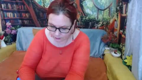 Snapshot of foxydesiree chatting on June 15, 4:20 pm foxydesiree online show from June 15, 4:20 pm
