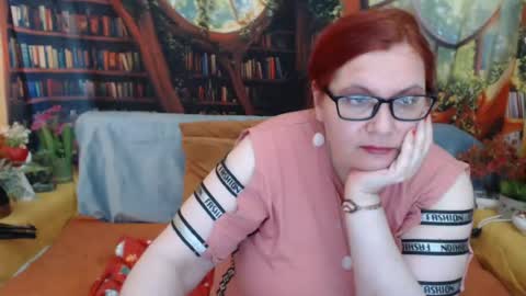 Snapshot of foxydesiree chatting on June 20, 3:59 pm foxydesiree online show from June 20, 3:59 pm