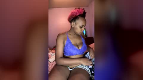 Snapshot of foxygoddess18 chatting on March 23, 12:25 am foxygoddess18 online show from March 23, 12:25 am