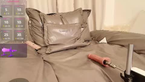 Snapshot of foxyiyi chatting on December 5, 12:03 pm yiyi online show from December 5, 12:03 pm