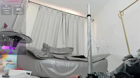 Snapshot of foxyiyi chatting on December 14, 7:58 am yiyi online show from December 14, 7:58 am