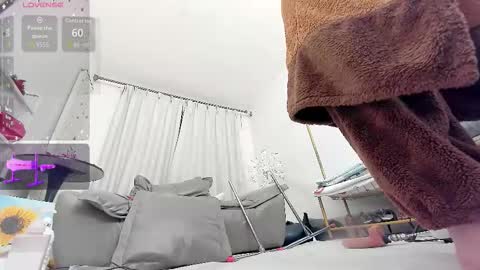 Snapshot of foxyiyi chatting on December 15, 11:58 am yiyi online show from December 15, 11:58 am