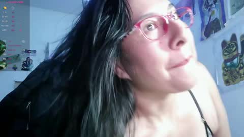 Snapshot of foxymalish chatting on May 14, 5:25 am Malishka online show from May 14, 5:25 am