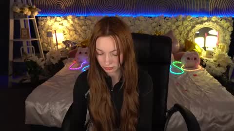 Snapshot of foxymayy chatting on May 9, 1:05 pm Maya online show from May 9, 1:05 pm