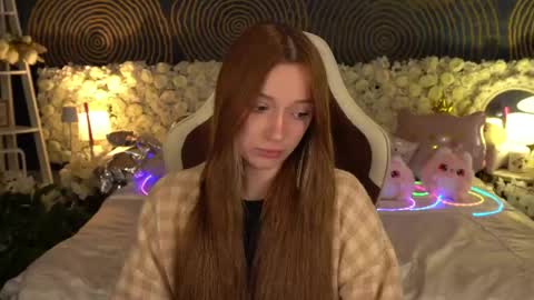 Snapshot of foxymayy chatting on May 17, 12:56 pm Maya online show from May 17, 12:56 pm