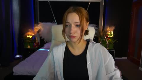 Snapshot of foxymayy chatting on May 18, 12:55 pm Maya online show from May 18, 12:55 pm