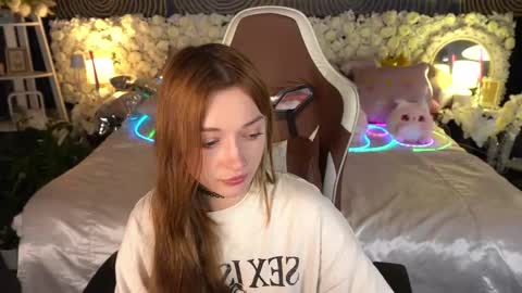 Snapshot of foxymayy chatting on May 19, 2:01 pm Maya online show from May 19, 2:01 pm