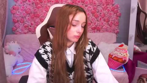 Snapshot of foxymayy chatting on May 30, 4:31 am Maya online show from May 30, 4:31 am