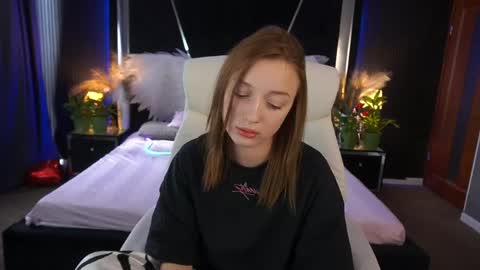 Snapshot of foxymayy chatting on June 3, 1:03 pm Maya online show from June 3, 1:03 pm