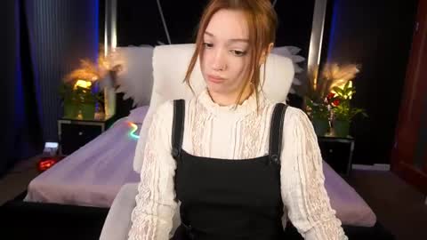 Snapshot of foxymayy chatting on June 4, 1:06 pm Maya online show from June 4, 1:06 pm
