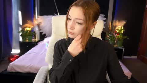 Snapshot of foxymayy chatting on June 5, 1:39 pm Maya online show from June 5, 1:39 pm