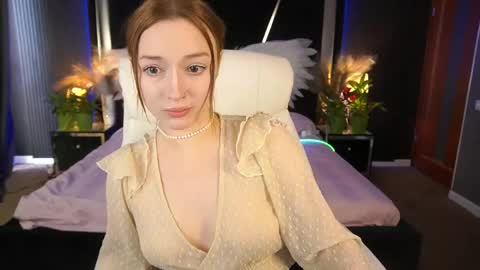 Snapshot of foxymayy chatting on June 6, 12:43 pm Maya online show from June 6, 12:43 pm