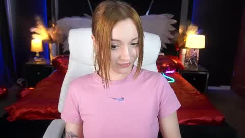 Snapshot of foxymayy chatting on June 18, 12:42 pm Maya online show from June 18, 12:42 pm