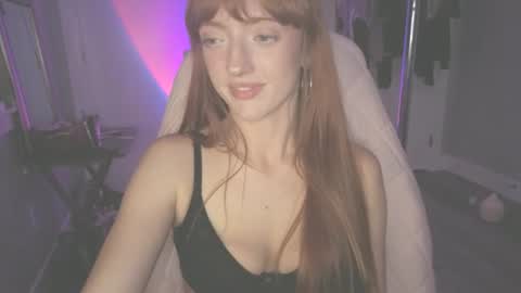 Snapshot of foxyredddd chatting on May 22, 5:47 am beautiful blair online show from May 22, 5:47 am