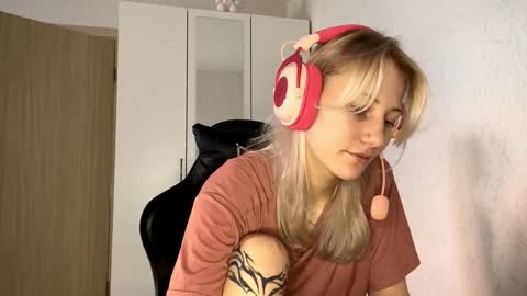 Kate online show from November 17, 8:09 am