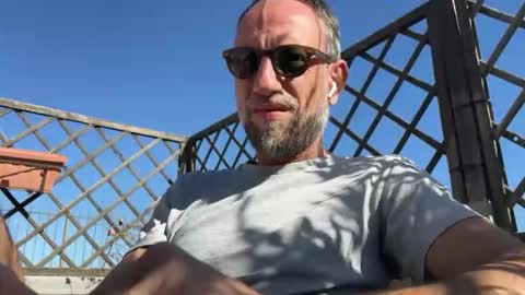 fra___ online show from October 28, 9:35 am