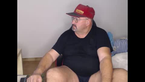 Snapshot of fraboys chatting on November 1, 6:59 am Fraboys online show from November 1, 6:59 am