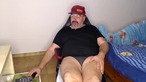 Snapshot of fraboys chatting on November 29, 6:49 am Fraboys online show from November 29, 6:49 am