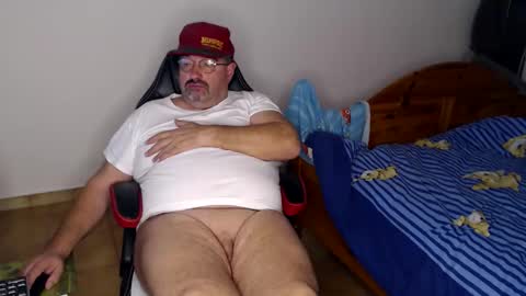 Snapshot of fraboys chatting on December 5, 8:01 am Fraboys online show from December 5, 8:01 am