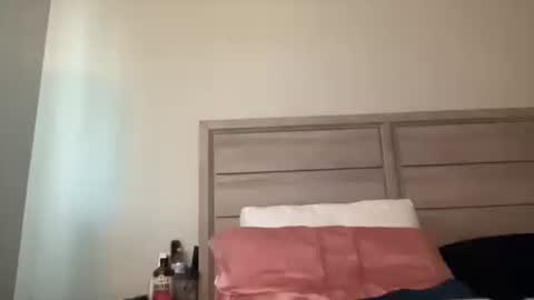 Snapshot of fragilemasochist chatting on November 7, 9:59 pm Angel online show from November 7, 9:59 pm