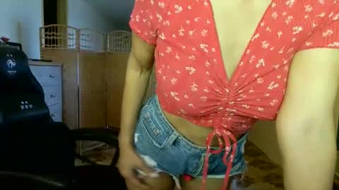 Snapshot of francelune chatting on May 26, 9:05 am francelune online show from May 26, 9:05 am