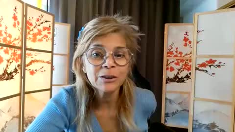 Snapshot of francelune chatting on June 8, 2:06 pm francelune online show from June 8, 2:06 pm