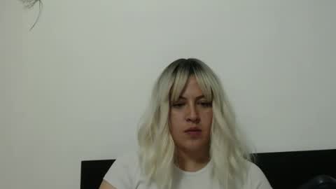 Snapshot of francescaasmith chatting on February 27, 12:21 am Francesca online show from February 27, 12:21 am