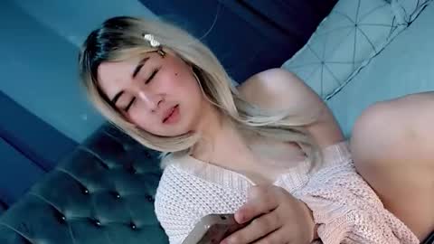 Snapshot of franchesca_fucks chatting on May 4, 5:53 pm LOVE online show from May 4, 5:53 pm