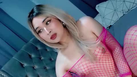 Snapshot of franchesca_fucks chatting on May 15, 2:40 am LOVE online show from May 15, 2:40 am