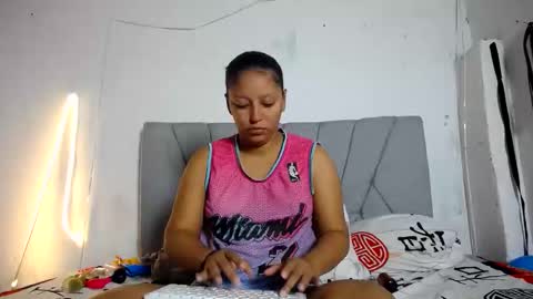 francihot4 online show from February 1, 3:05 am