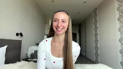 Snapshot of francinalauigne chatting on August 7, 7:54 am Yuna online show from August 7, 7:54 am