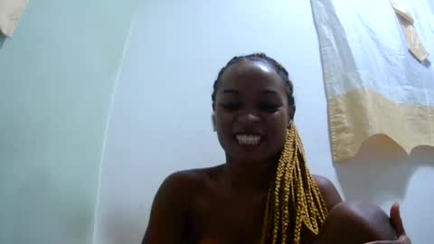 Snapshot of francine925426 chatting on August 2, 8:29 pm francine925426 online show from August 2, 8:29 pm