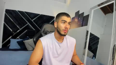 Snapshot of francobanderas1 chatting on November 29, 11:35 am FRANCO online show from November 29, 11:35 am