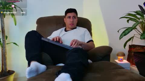 Snapshot of francodelacruz chatting on October 13, 1:49 am Francum online show from October 13, 1:49 am