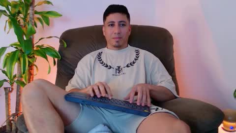 Snapshot of francodelacruz chatting on November 1, 3:52 am Francum online show from November 1, 3:52 am