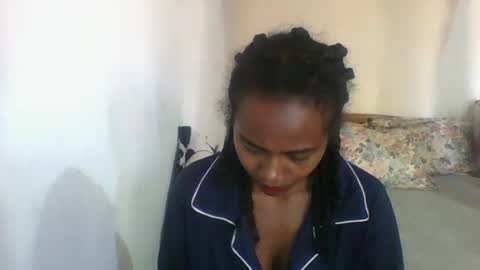 Snapshot of francoisee chatting on April 12, 7:35 am Hamie Sexy online show from April 12, 7:35 am