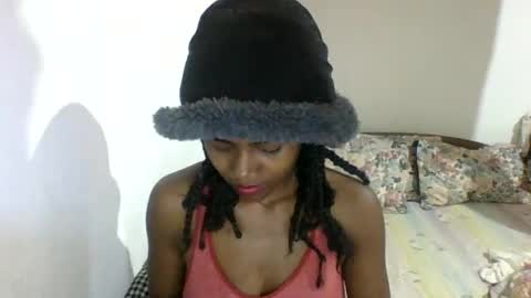 Snapshot of francoisee chatting on April 22, 6:49 am Hamie Sexy online show from April 22, 6:49 am