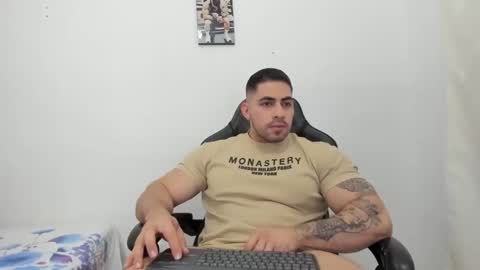 Snapshot of frank_foxx1 chatting on January 13, 2:50 am frank_foxx1 online show from January 13, 2:50 am