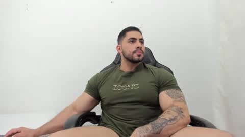 Snapshot of frank_foxx1 chatting on February 24, 1:47 am frank_foxx1 online show from February 24, 1:47 am