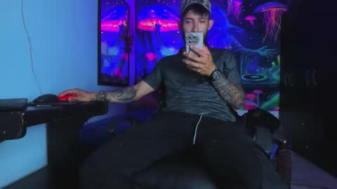 frankdanielsmolano online show from April 12, 4:39 am